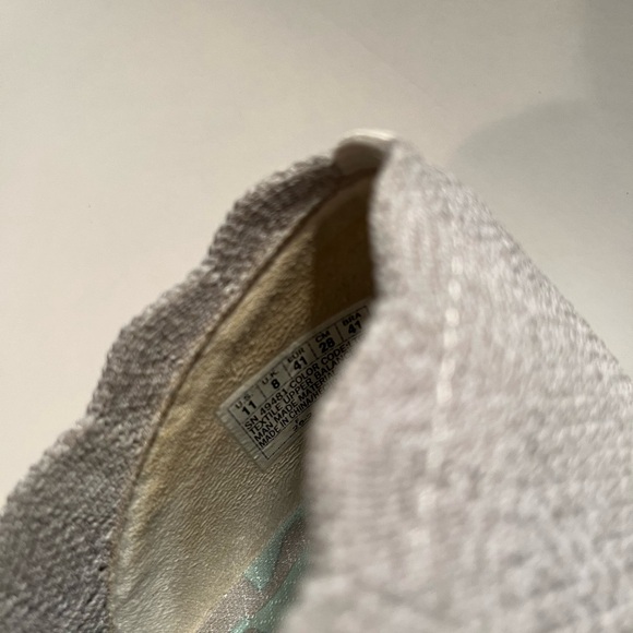 Skechers Lt. Grey Scalloped Edge Slip On Size 11 - Picture 5 of 5